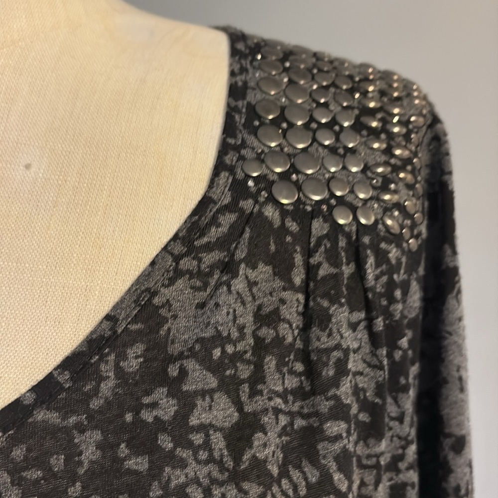 Chaus Sport Black and Gray Women's embellished shoulder top lightweight L/S Lrg - Picture 3 of 11